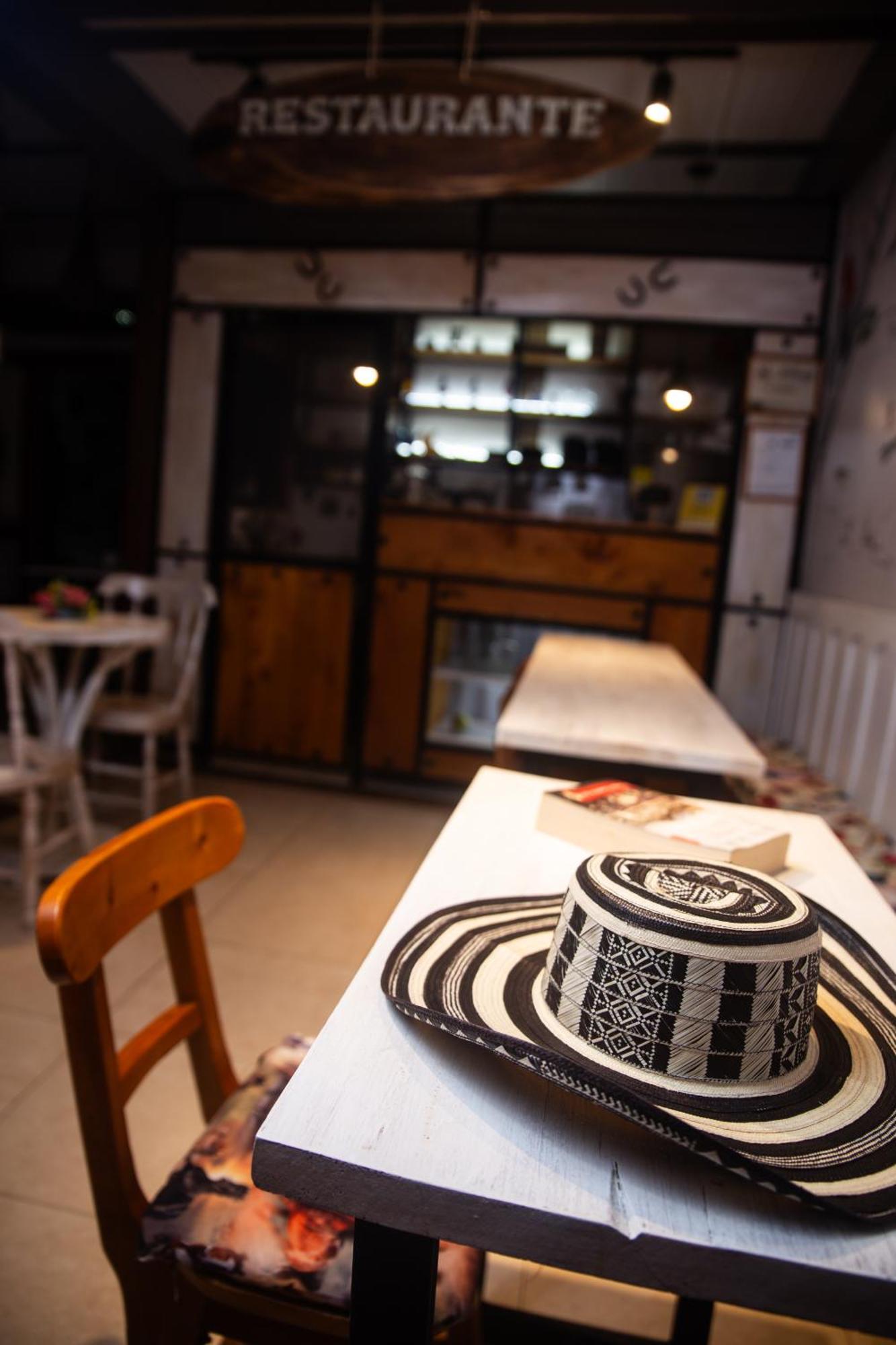 Hostal El Quinde サレント エクステリア 写真